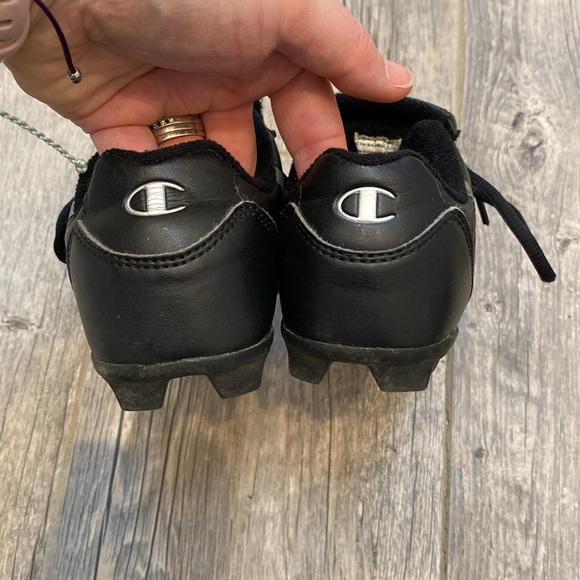 Boys Champion Cleats - Picture 4 of 7